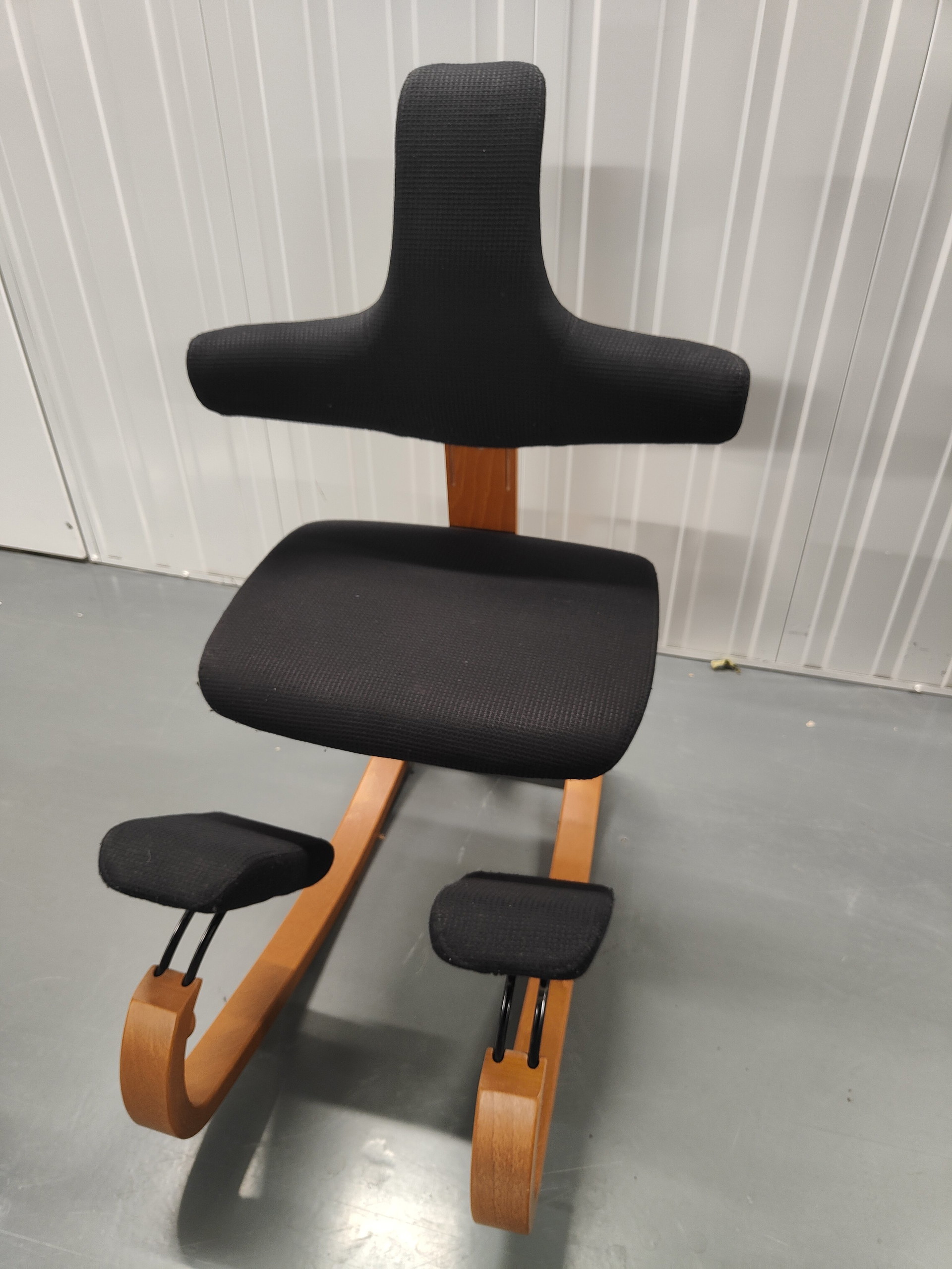Stokke Varier Thatsit Black upholstery wooden frame | €395 | Whoppah