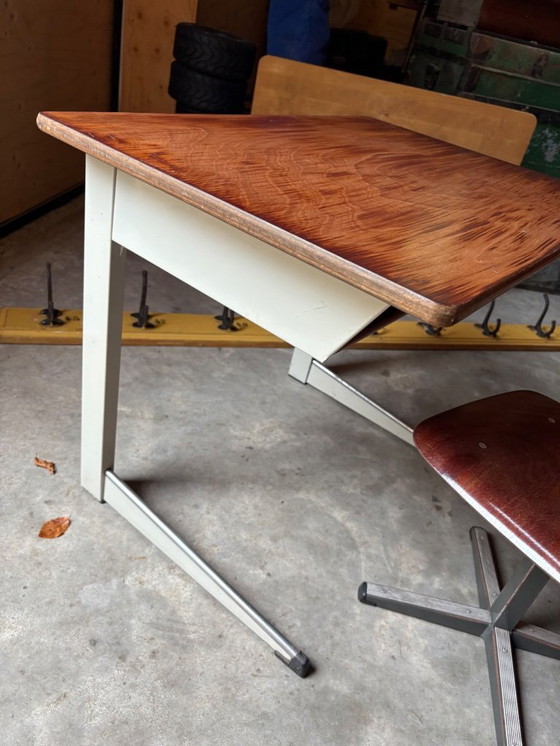 Image 1 of Schoolbureau met stoeltje