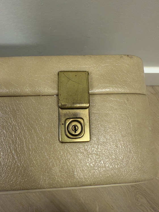 Image 1 of Vintage travelcase beige with red upholstery 