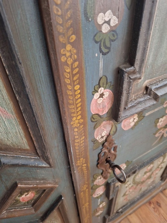 Antieke blauwe, handbeschilderde kleine alpine kledingkast, circa 1810-1820. – Kledingkasten, Wood (photo 5 of 12)