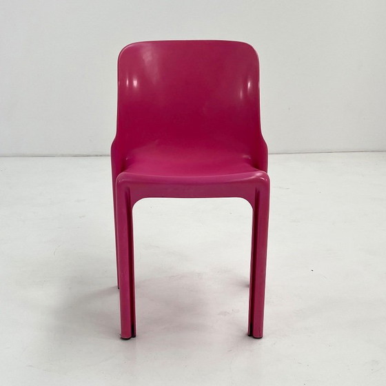 Pink Selene Chair by Vico Magistretti for Artemide, 1984 – Dining chairs, Plastic (photo 2 of 10)