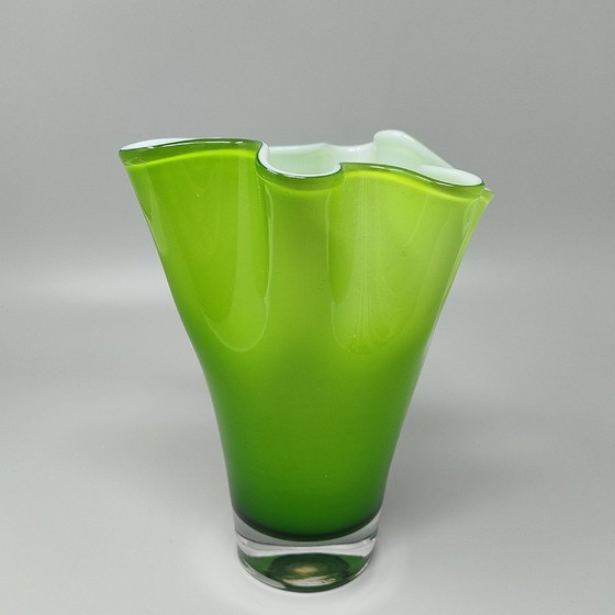 Image 1 of Étonnant vase vert "Fazzoletto" de Ca' Dei Vetrai en verre de Murano, datant des années 1960. Fabriqué en Italie