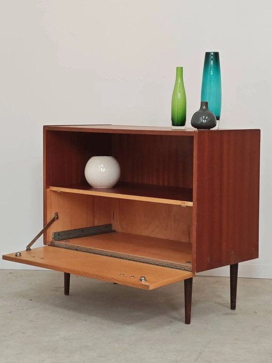 Piccola credenza in legno degli anni '70. – Armadi contenitori, Wood, Vintage (photo 16 of 18)