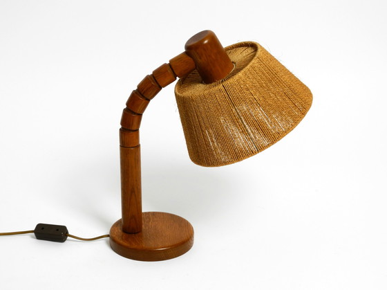 Image 1 of Originele Mid Century Moderne Temde Tafellamp Van Eiken Met Geweven Sisal Kap