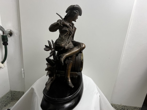 Pendule française ancienne à motif de chasseur et de chien – env. 35 cm – Iron, Other (photo 11 of 11)
