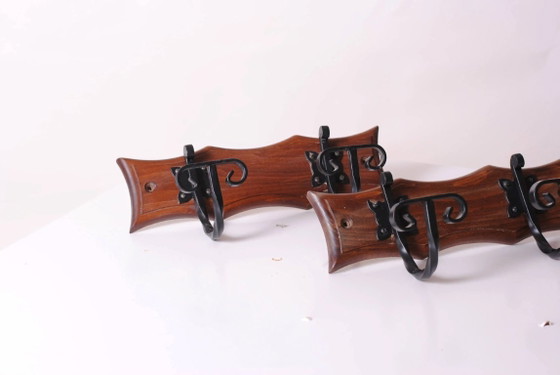 Image 1 of portes manteau en bois et fer forgé, lot de deux