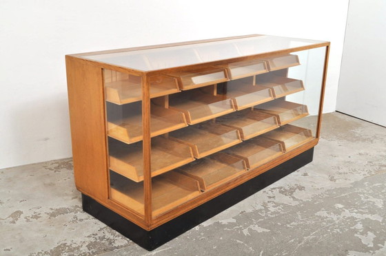 Image 1 of Vintage Winkelvitrine / toonbank in eik en beuken, 1930s