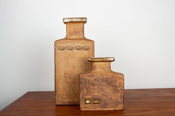 Image 1 of Paar Zweedse vazen, Brutalistische stijl, van steengoed met geëmailleerde hals door Curt Magnus-Addin 1960.