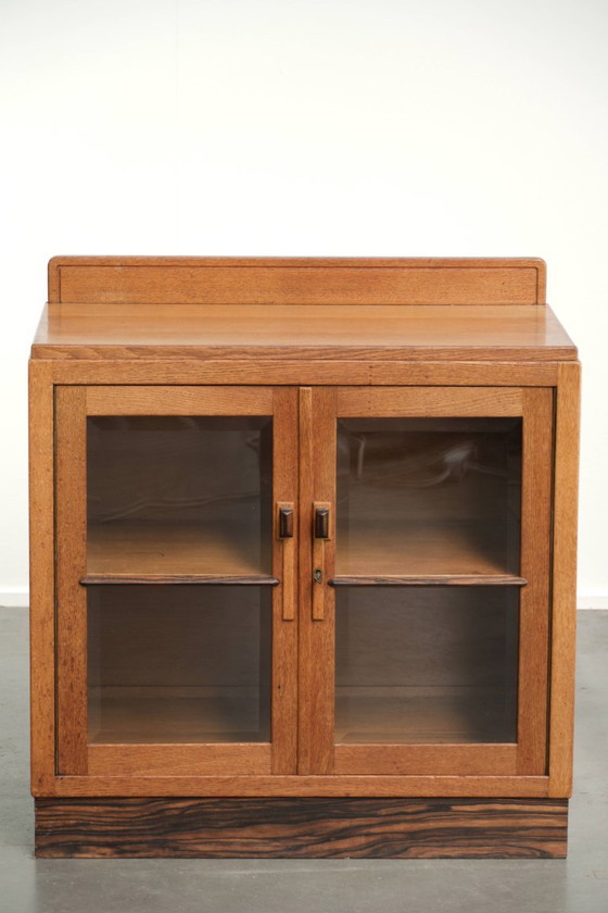 Very nice subtle Dutch oak Amsterdam School cabinet/ Art Deco cabinet with glass doors and beautiful details (photo 2 of 12)