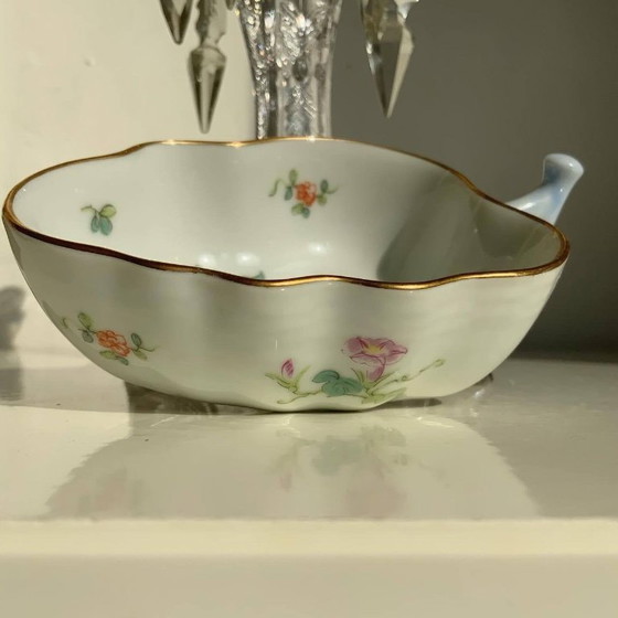 Image 1 of Coppia di antichi piatti giapponesi in porcellana Kutani a forma di foglia – Era Meiji/Taisho – Dipinti a mano e dorati