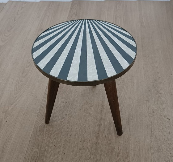 50er Jahre Beistelltisch mit Sonnenuntergangsmotiv – Beistelltische, Mdf, Plastic (photo 6 of 8)