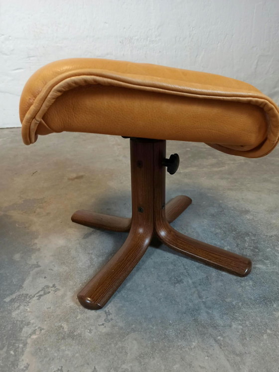 Hjellegjerde Møbel cognac leather recliner armchair and footstool – Wood (photo 8 of 15)