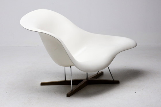 Vitra Eames La Chaise – Weiße Patina – Sessel, Wood (photo 10 of 15)