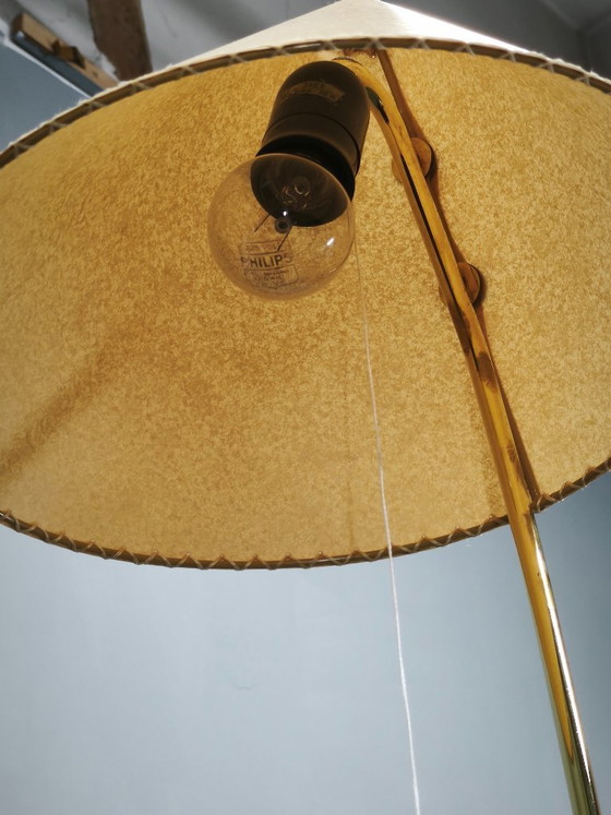 Image 1 of Lampadaire tchèque-japonais des années 1960 avec deux abat-jour en papier faits main