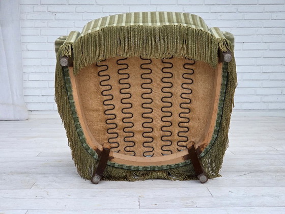 Image 1 of Dänischer Sessel aus den 1960er Jahren, originaler gestreifter Möbelveloursbezug, Beine aus Buchenholz.