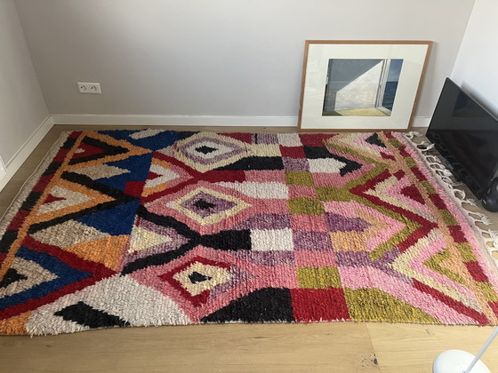 Image 1 of Prachtig, origineel handgeknoopt wollen Berber tapijt gekocht in Zuid Spanje. De afmetingen zijn 160 x 230 cm. Een uniek en kleu