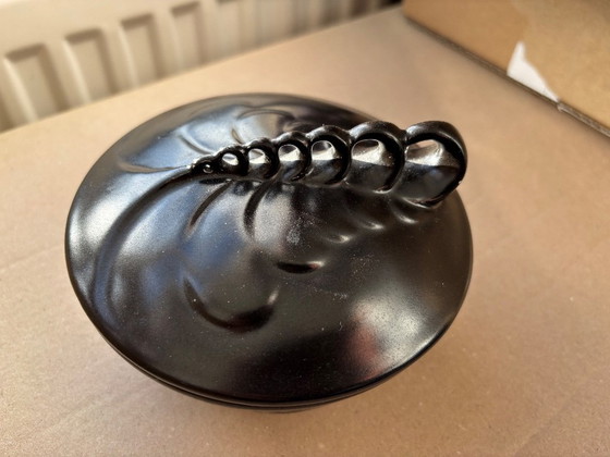 Image 1 of Black glazed earthenware lidded box in Amsterdam School style (Willem Stuurman 1931-'34)