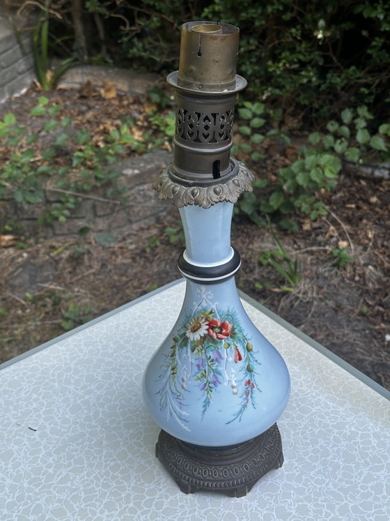 Image 1 of Grand Pied de Lampe à Pétrole Électrifié - Opaline Bleue et Laiton - Vers 1900