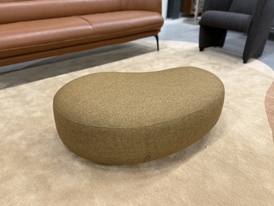 Image 1 of Eyye Kivi Comma pouf Bardal in tessuto senape 98x61xH33