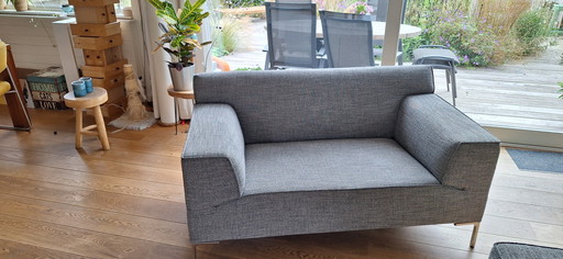 Bloq Love seat Design sur stock avec pieds en alu