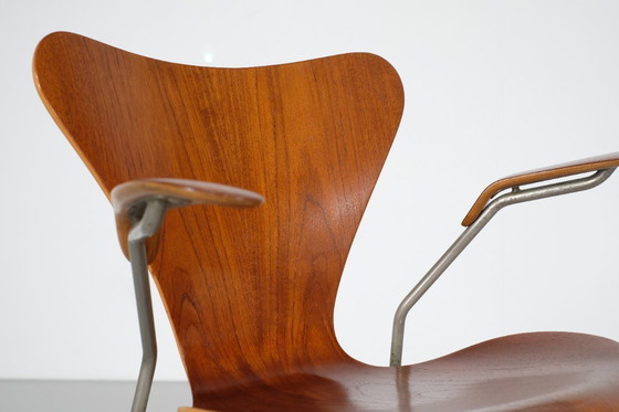 Image 1 of Stuhl Modell "3207" aus Holz von Arne Jacobsen für Fritz Hansen, Dänemark, 1955.