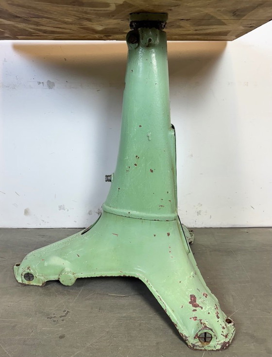 Image 1 of Mesa industrial verde de hierro fundido, década de 1960