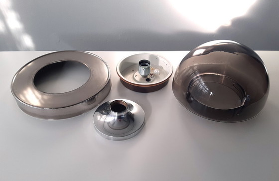 Image 1 of Stijlvolle space age plafonnière met rookglazen kap, vintage glazen plafondlamp met chroom