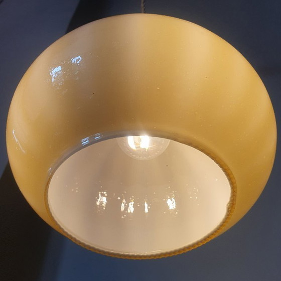 Image 1 of Lampada a sospensione vintage in vetro opalino giallo pastello/arancione