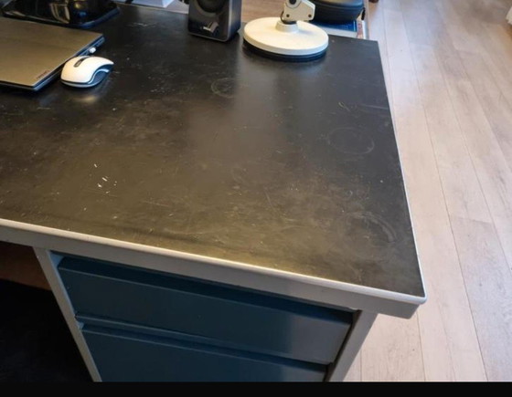 Image 1 of Escritorio de acero robusto