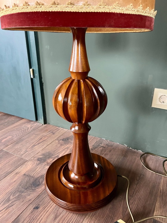 Rare! Lampadaire vintage Mid-Century/Space Age avec abat-jour en cuir et base en bois frappante, excellent (photo 3 of 9)