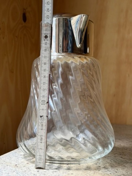 Elegante, handgefertigte Glaskaraffe mit poliertem, silberplattiertem Beschlag – Stilvolle Karaffe im (photo 12 of 13)