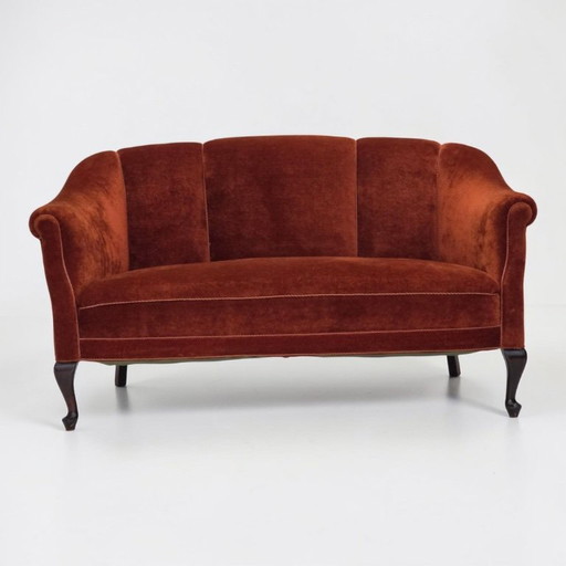 Canapé 2 places danois des années 1950, revêtement en velours, pieds en chêne.