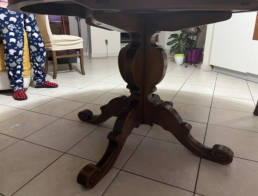 Table en bois et chaises assorties