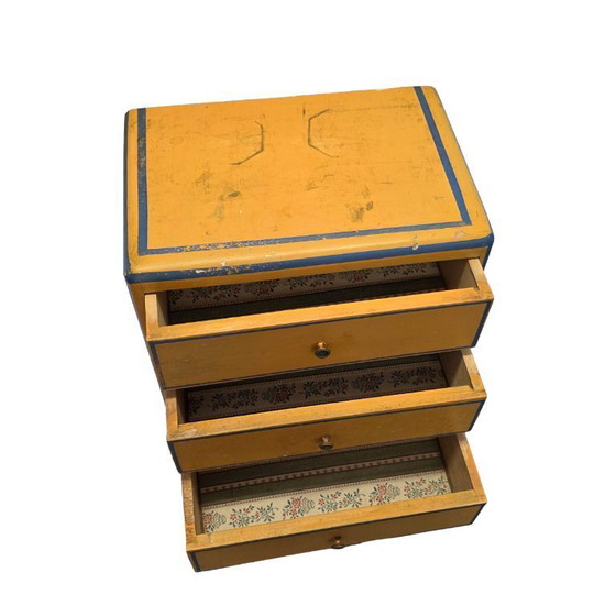 Image 1 of meuble vintage français peint en jaune