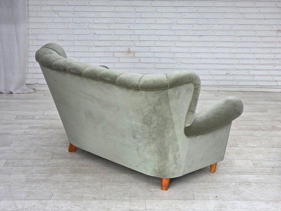 Divano a due posti danese degli anni '60. Rivestimento in velluto verde chiaro. – Divani 3 posti, Velvet (photo 10 of 15)