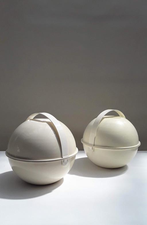2 Guzzini Picnic Bollen van Carlo Viglino 1968 Italy