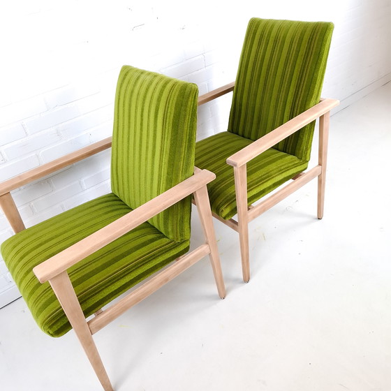 Image 1 of 2 sedie vintage anni '70 in legno con rivestimento in velluto verde