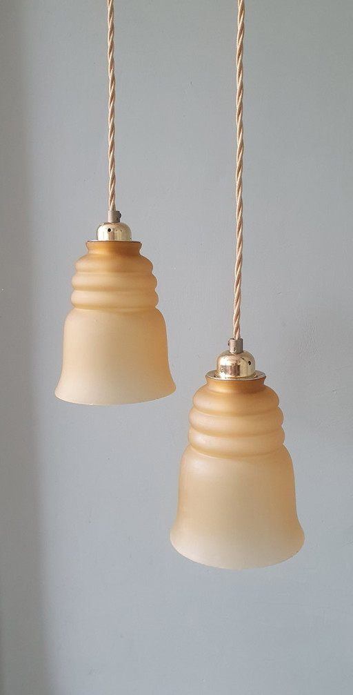 Ensemble de lampes suspendues vintage françaises en forme de cloche - verre coloré.