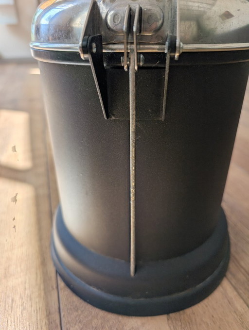Vipp Pedal Bin 4 Liters Used – onderhoudsproducten, polished steel