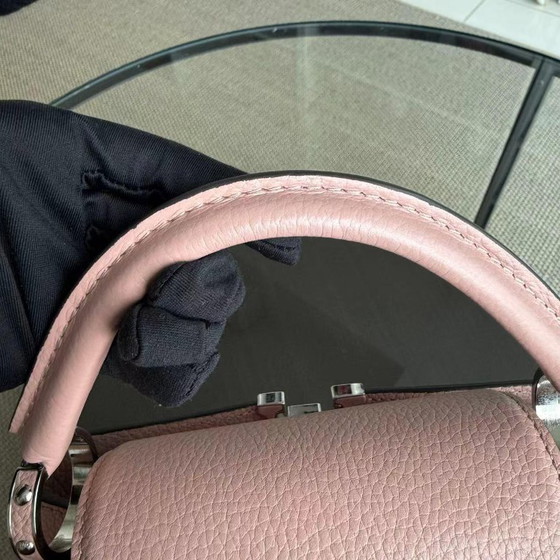 Image 1 of LOUIS VUITTON CAPUCINES - BB CUIR DE VEAU TAURILLON ROSE JASMIN FERMOIR ARGENTÉ