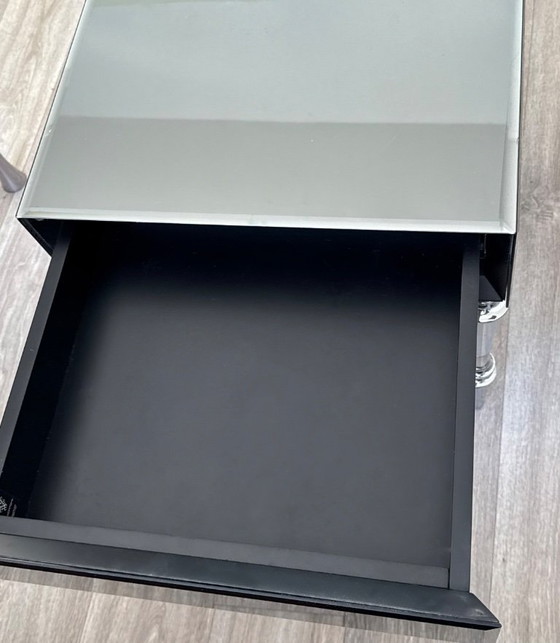 Image 1 of Table de chevet de luxe en véritable verre miroir