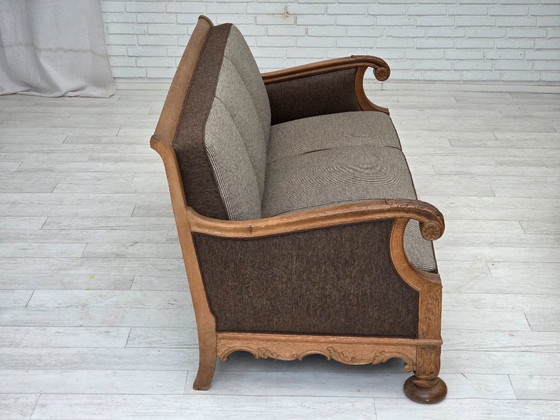 Image 1 of 1950er Jahre, dänisches 3-Sitzer-Sofa, Möbelwolle, massives geschnitztes Eichenholz.