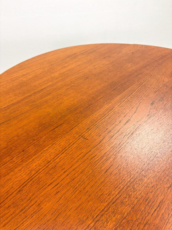 Round Milan Dining Table by Louis van Teeffelen – Wood (photo 15 of 19)
