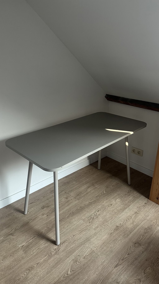 Fest tafeltje/bureau
