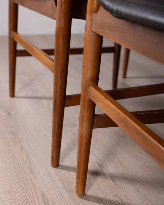 Image 1 of Set di 4 sedie vintage anni '60 in legno e pelle, disegnate da ISA Bergamo.