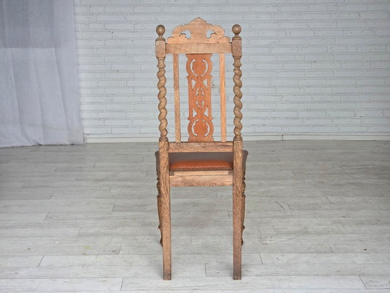 Image 1 of Années 1930, ensemble de 4 chaises de salle à manger danoises, bois de chêne sculpté, cuir d'ameublement.