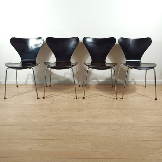 Set aus 4 Butterfly chairs (Modell 3107) von Arne Jacobsen – Fritz Hansen – Esszimmerstühle, Wood (photo 8 of 8)