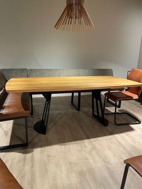 La table à manger New World Simson de Bree