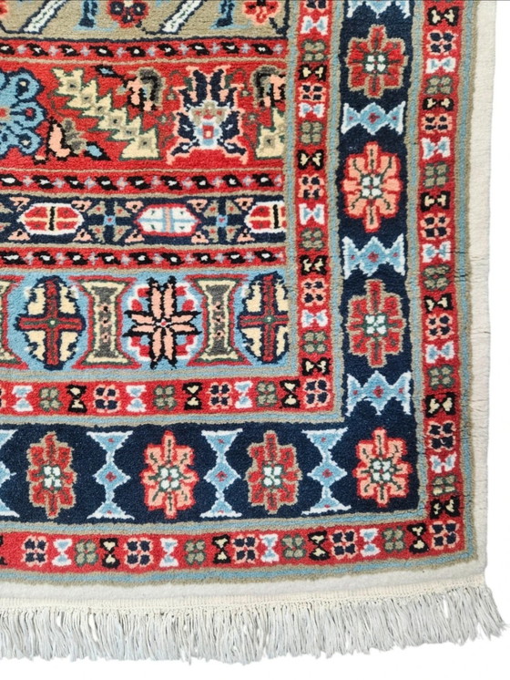 Image 1 of Allegro tappeto orientale in lana annodato a mano con motivi floreali e animali, Tunisia, 90x155 cm.