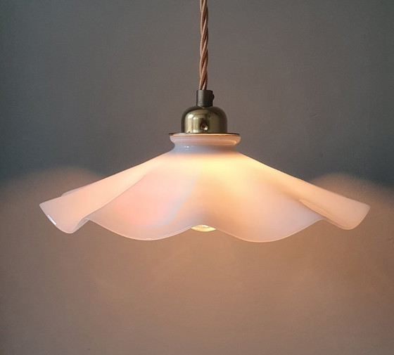 Vintage French Opaline pendant lamp with corrugated shade – Metal (photo 9 of 20)